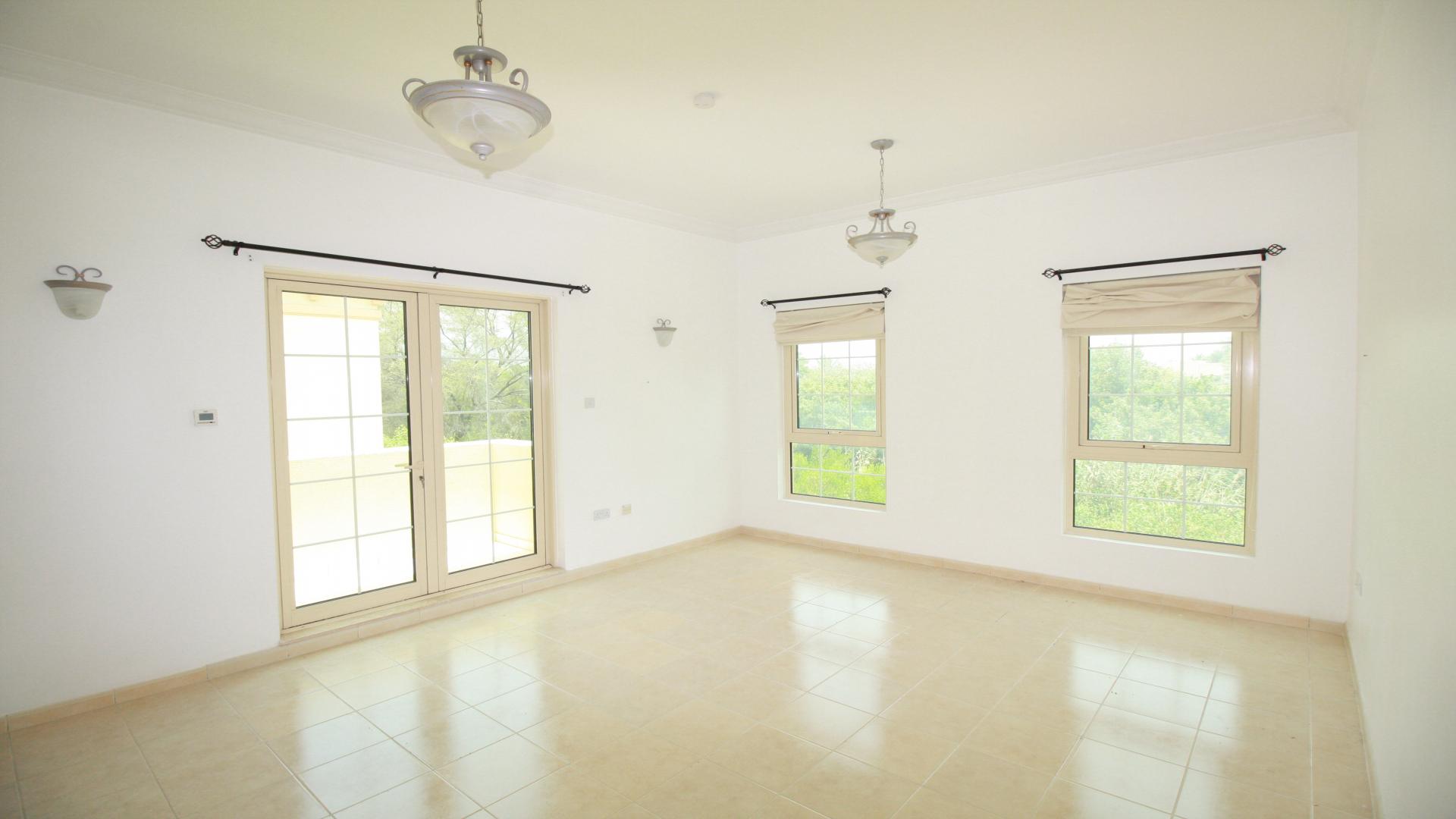 Spacious living room in luxury 5-bedroom villa for rent, Jumeirah Islands, Cluster 14