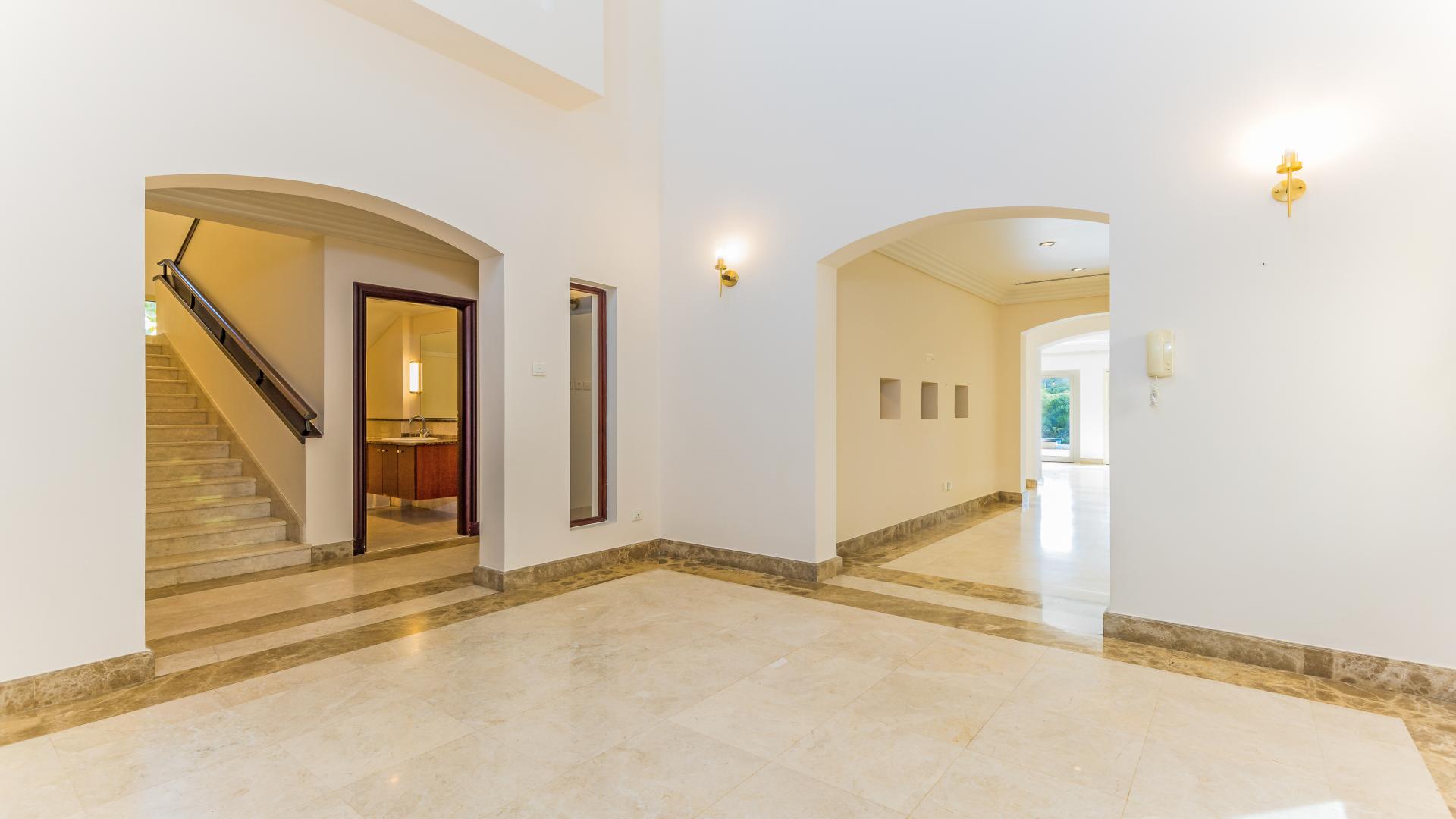 Gorgeous villa with private pool and lake views in Meadows 5 for rent