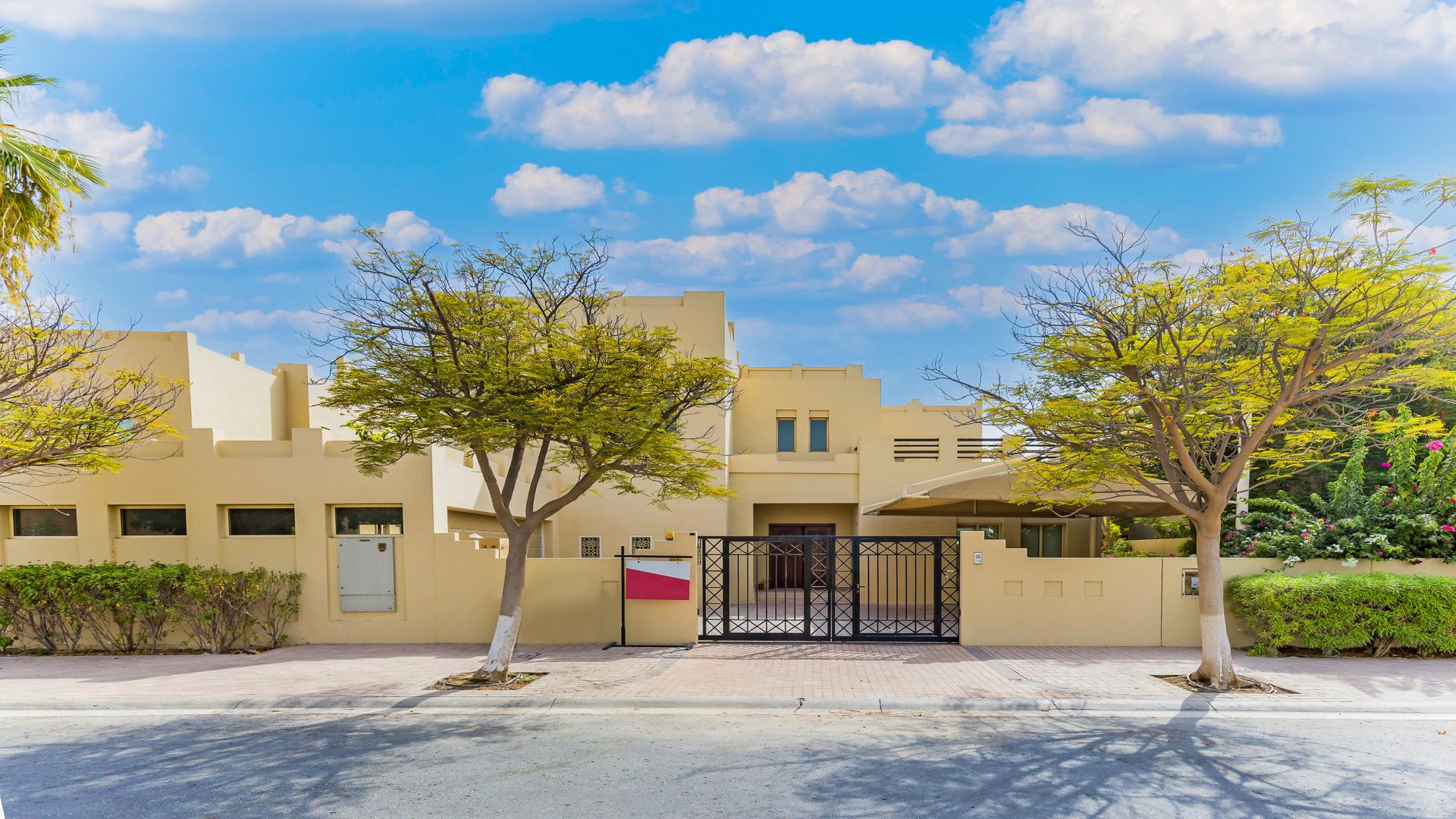 Gorgeous villa with private pool in Meadows 5, available for rent, featuring lake views