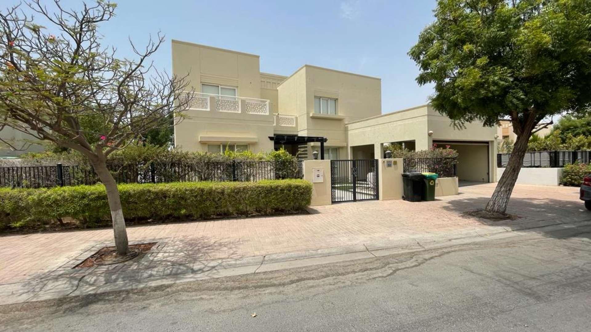 Fully upgraded villa with private pool and serene lake view in Meadows 5
