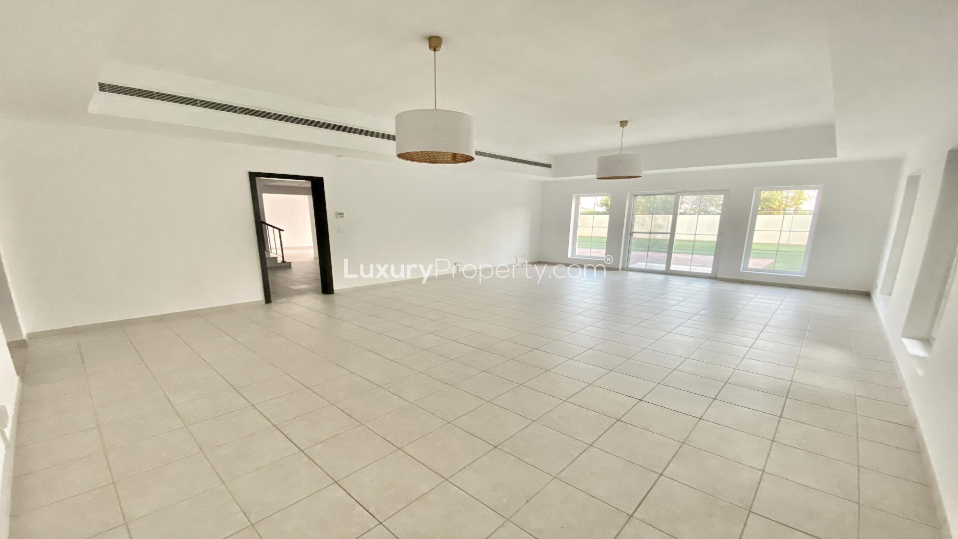 Luxurious Mirador villa with private pool in Arabian Ranches, 5 bedrooms for rent