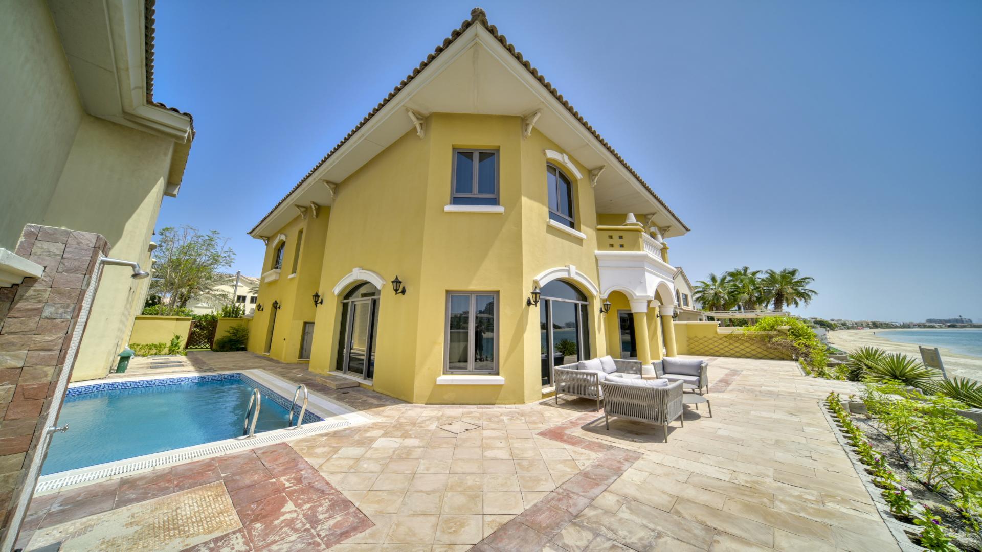 Mediterranean-style villa with pool and beach view in Palm Jumeirah, Garden Homes