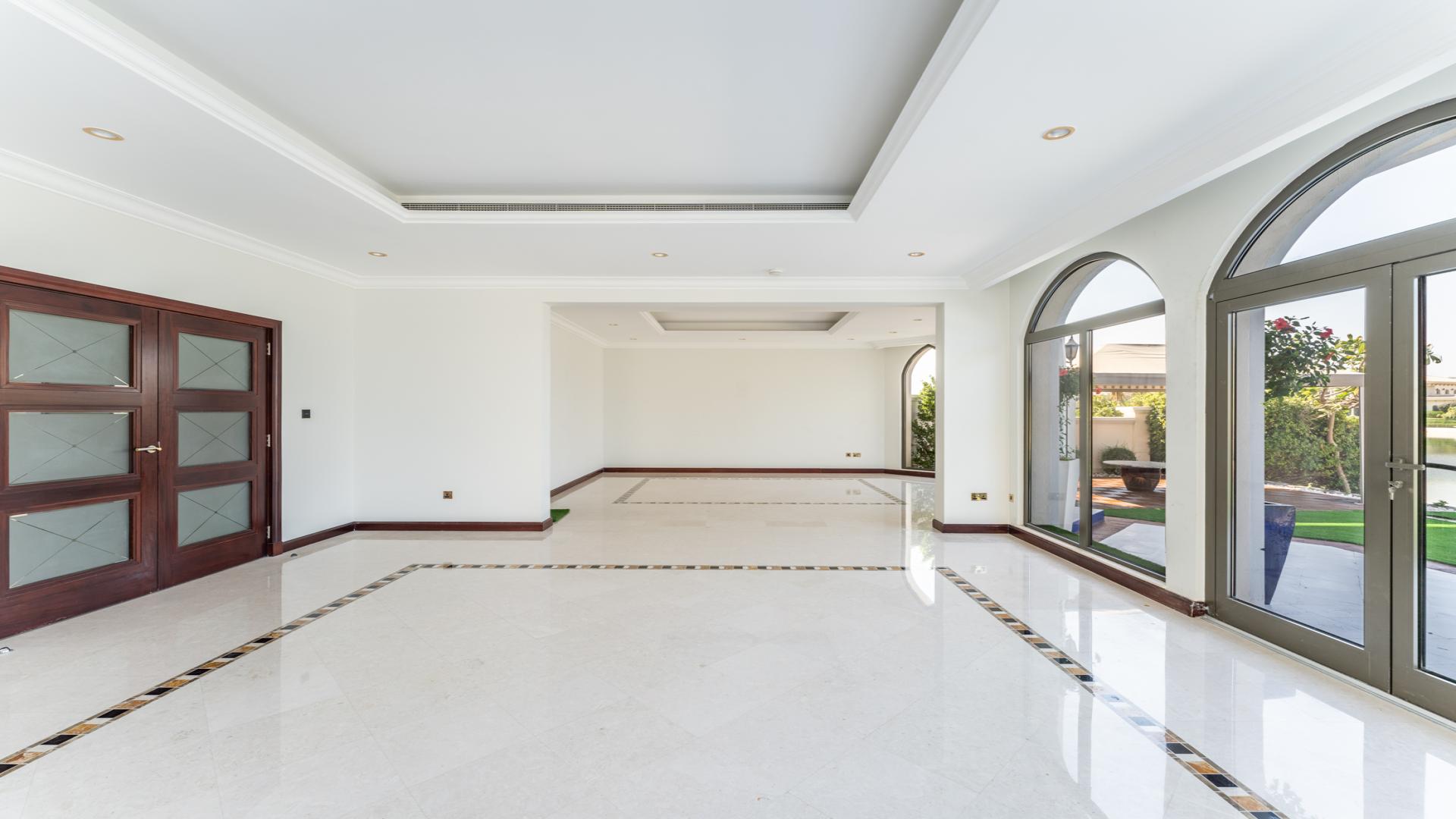 Luxurious Palm Jumeirah villa garden with stunning waterfront and Atlantis views