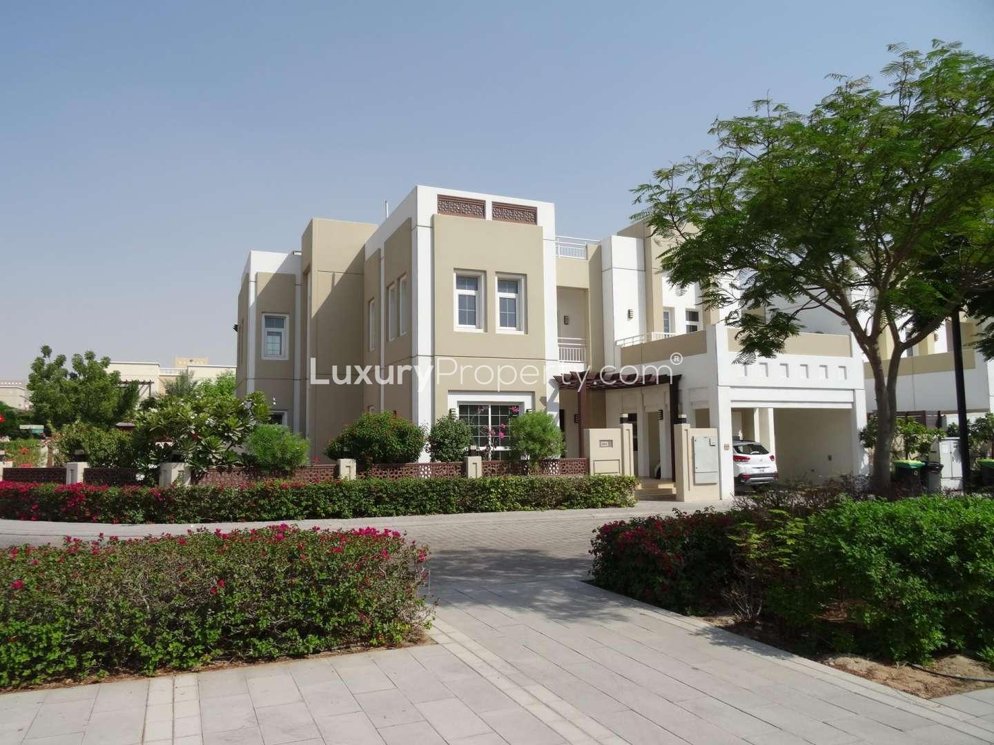 Exterior view of spacious 5-bedroom villa for rent in Mudon, Naseem with landscaped garden