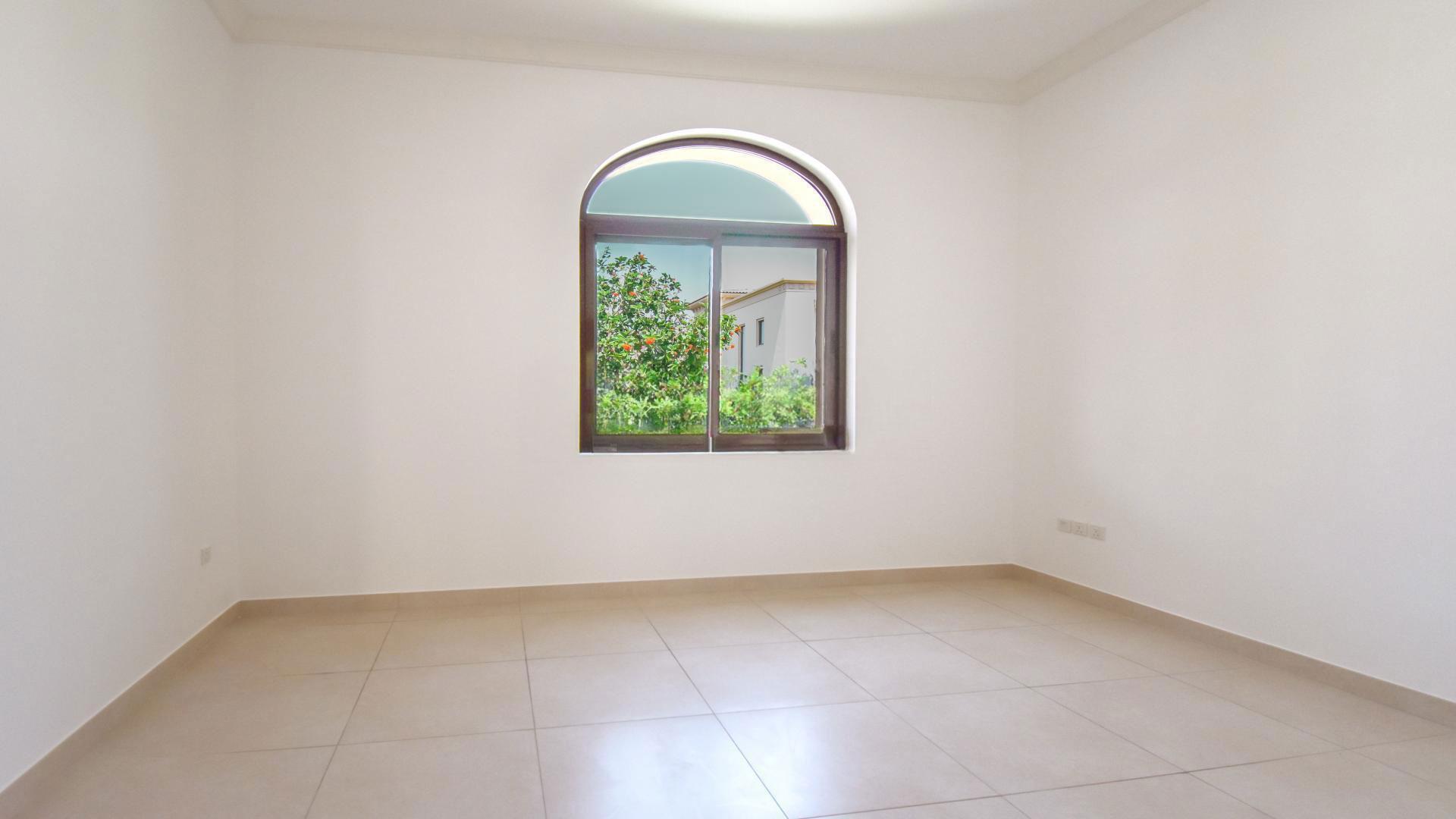 Empty bedroom in 5-bedroom villa, Palma, Arabian Ranches 2, available for rent