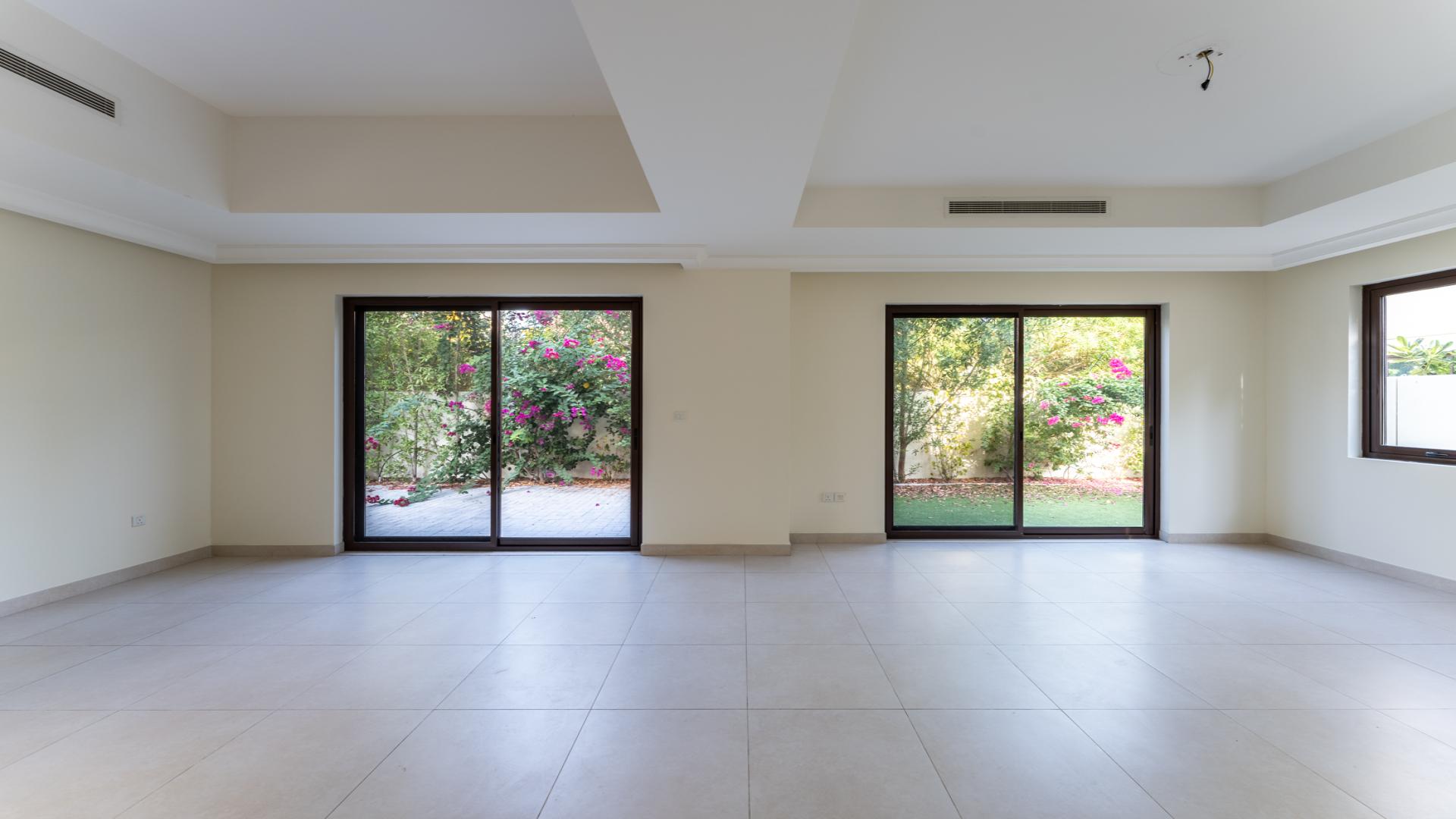 Luxurious 5-bedroom villa exterior with garden in Palma, Arabian Ranches 2, for rent