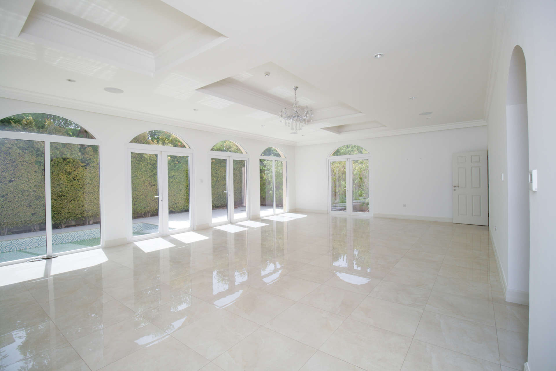 Spacious living room in 5-bedroom villa, Olive Point, Jumeirah Golf Estates for rent