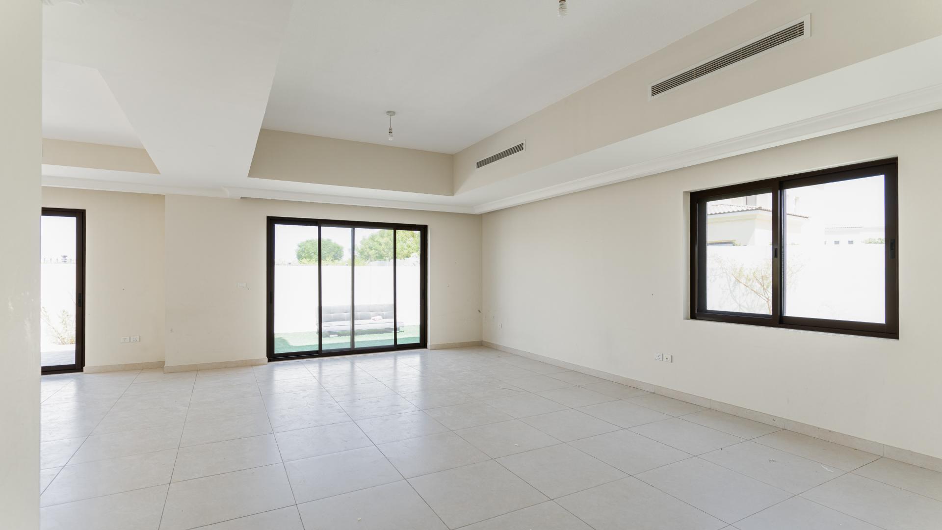 Spacious living room in 5-bed villa for rent, Palma, Arabian Ranches 2
