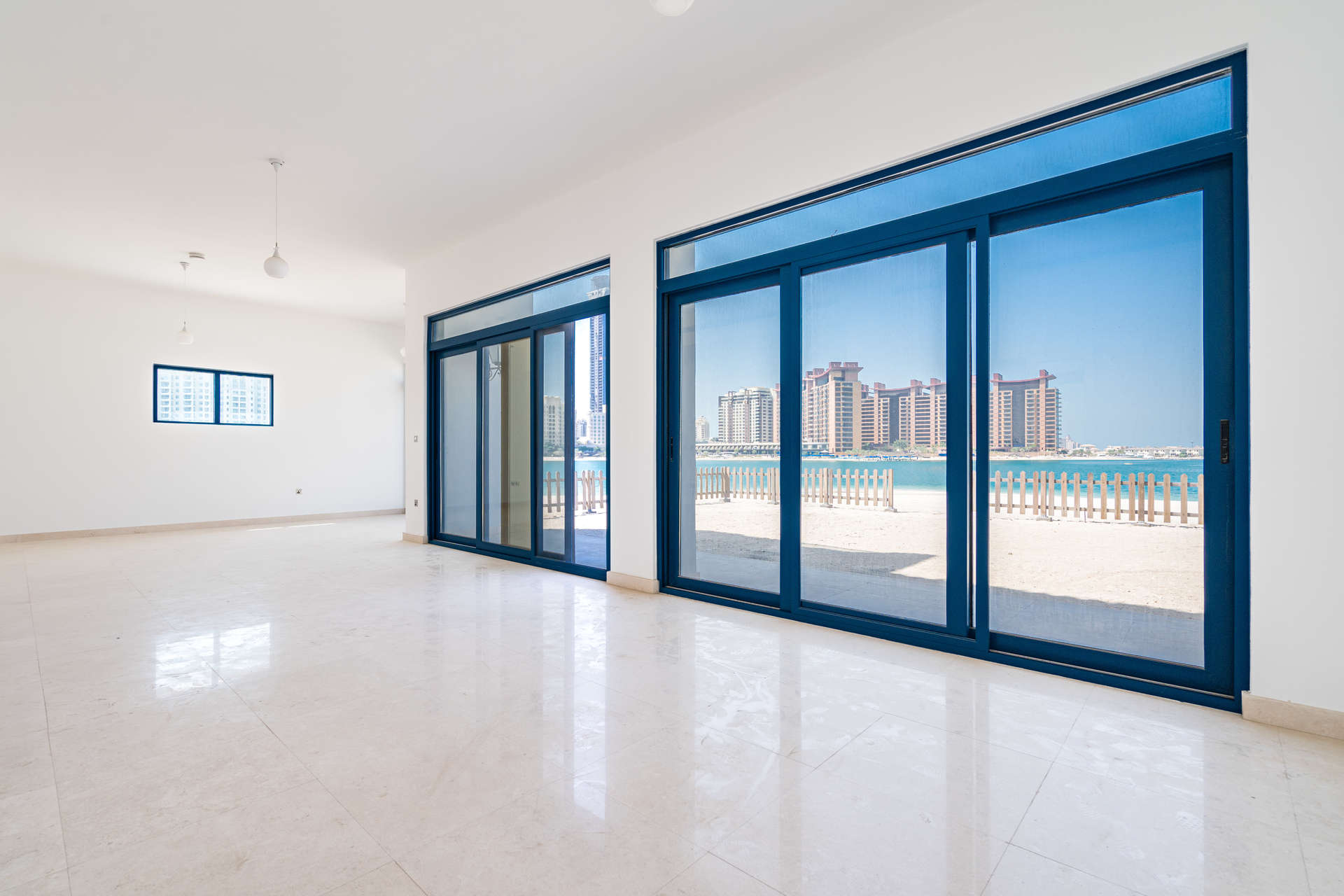 Spacious living area in 5-bedroom beachfront villa, Palma Residences, Palm Jumeirah for rent