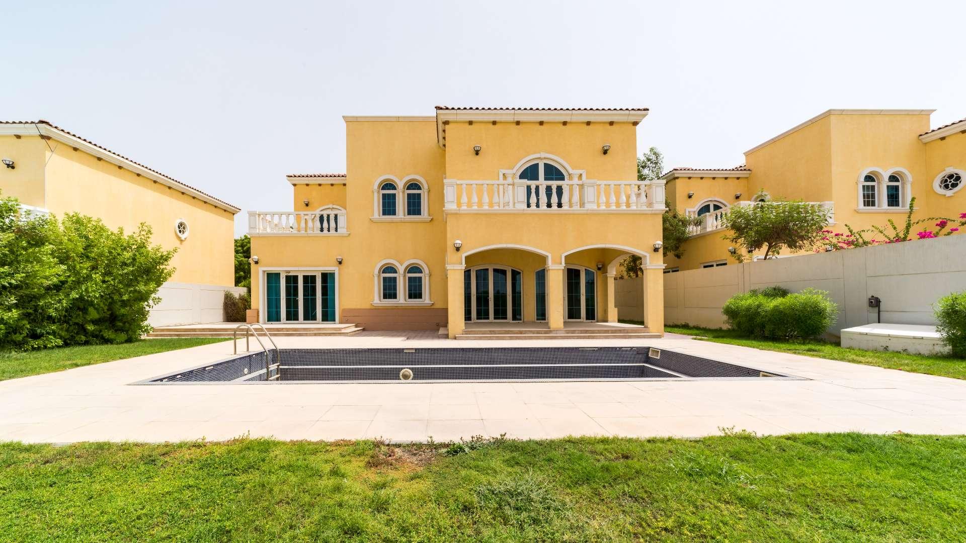Legacy Villa exterior in Jumeirah Park's Regional community, featuring Mediterranean architecture