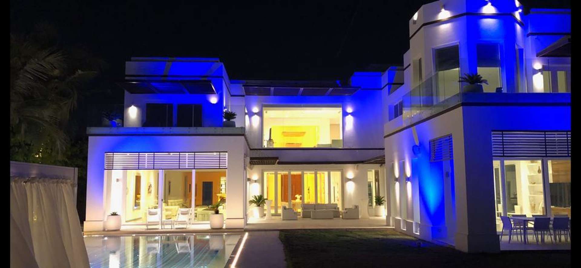 Fully furnished 5-bedroom villa with pool for rent in Emirates Hills, Sector R