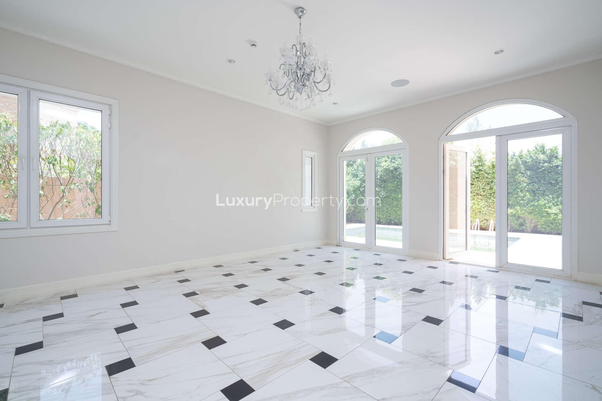 Luxurious kitchen in 5-bedroom Santa Fe villa, Sienna Lakes, Jumeirah Golf Estates