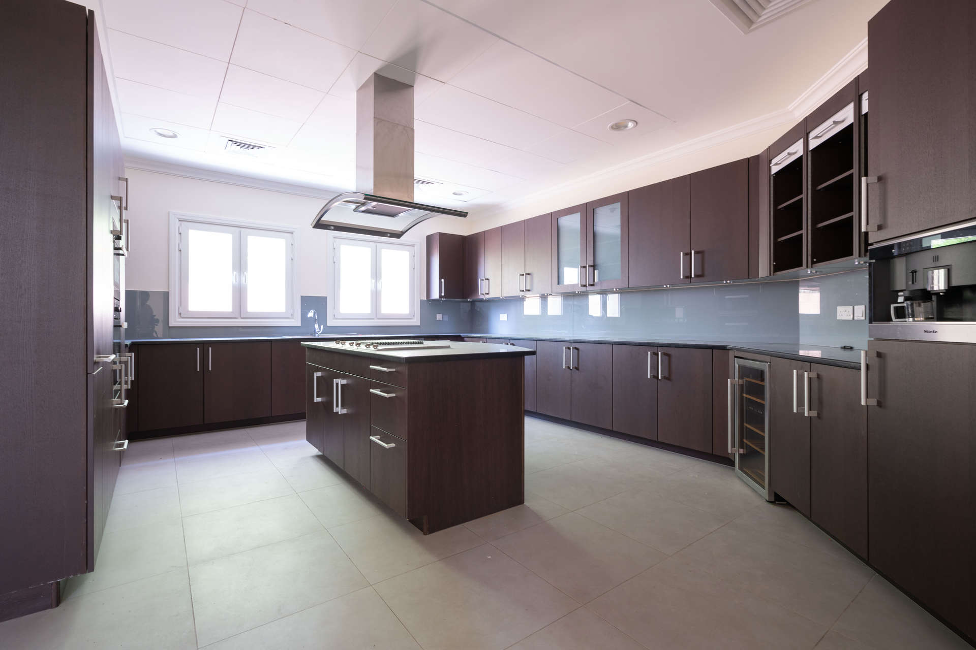 Luxurious bathroom in 5-bedroom Mirabella Villa, Jumeirah Golf Estates, Sienna Lakes, for rent