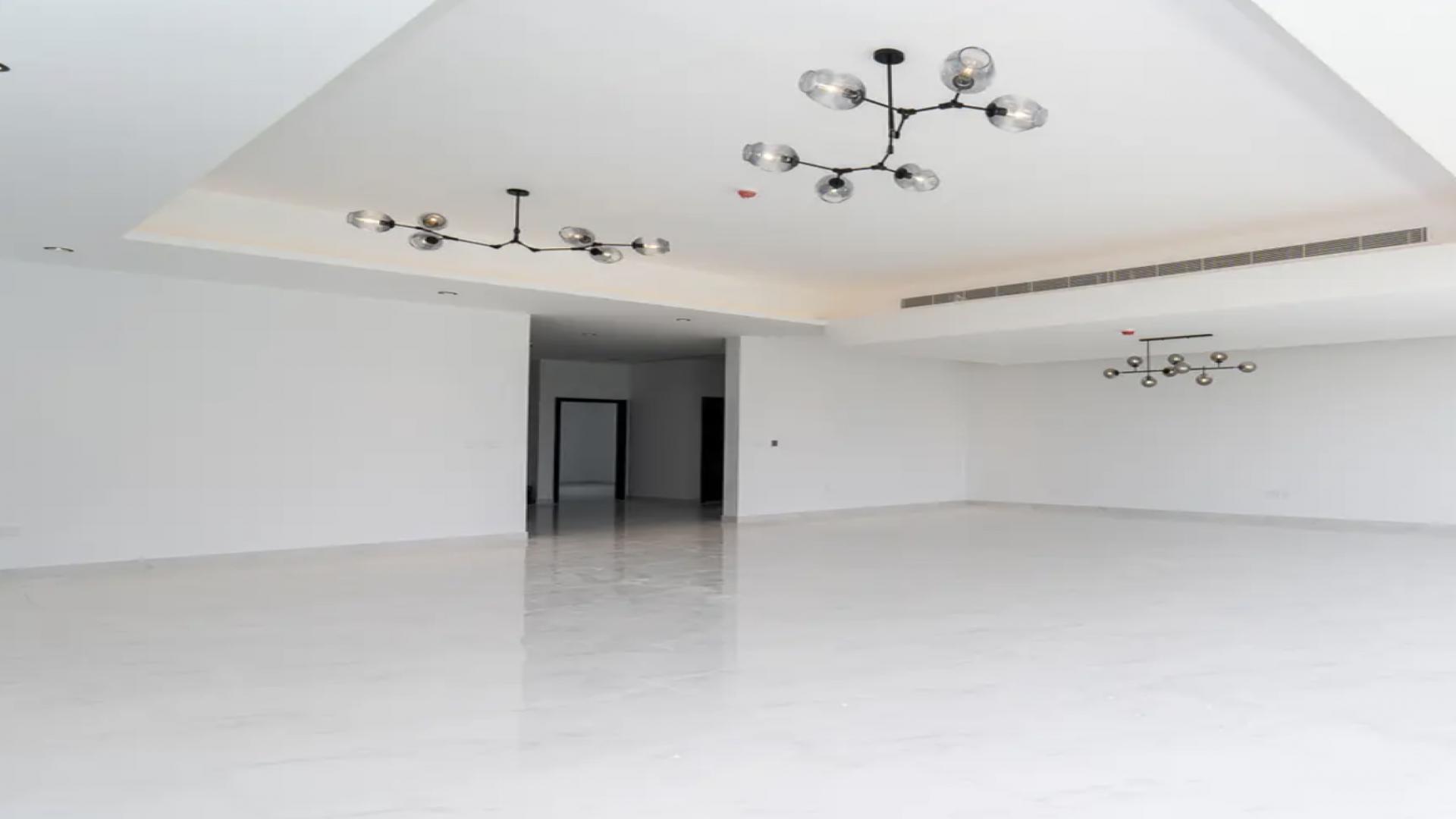 Spacious, elegant interior of luxury villa in Jumeirah Park Homes, Dubai for rent