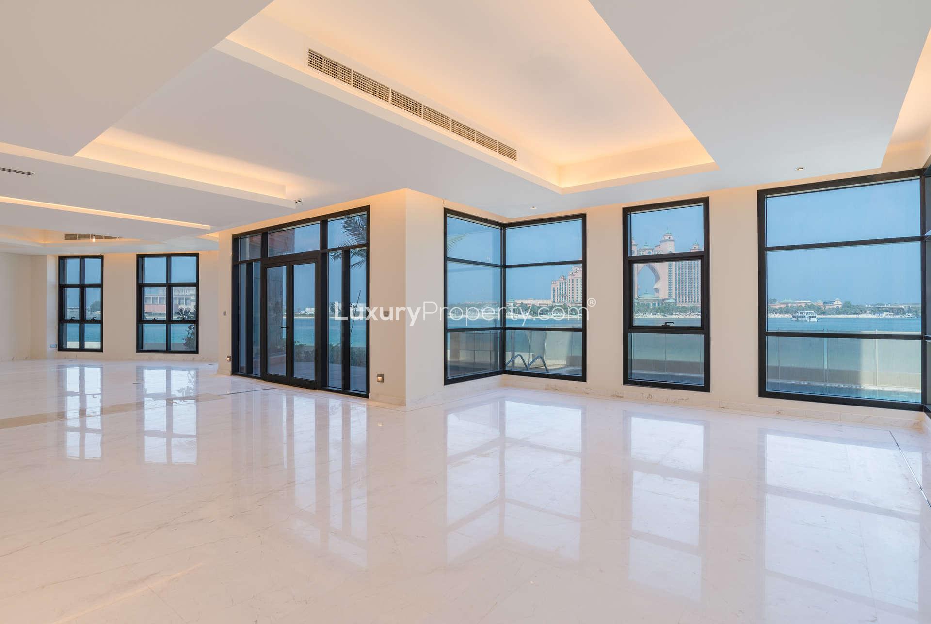 Elegant living area with ocean view in 5-bedroom villa, Palm Jumeirah Signature Villas