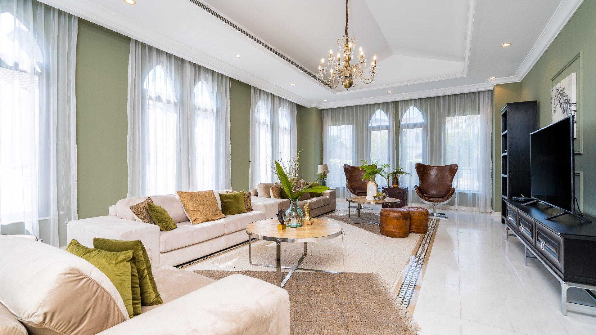 Upgraded Signature Villa exterior with garage, Palm Jumeirah, for rent