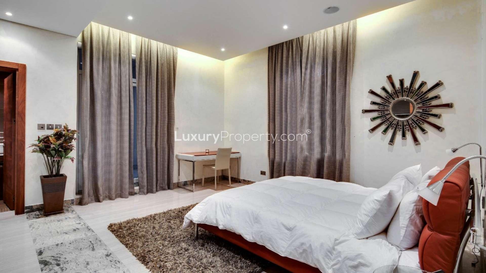 Luxurious interior of 5-bedroom villa on Palm Jumeirah beachfront, elegant design and decor