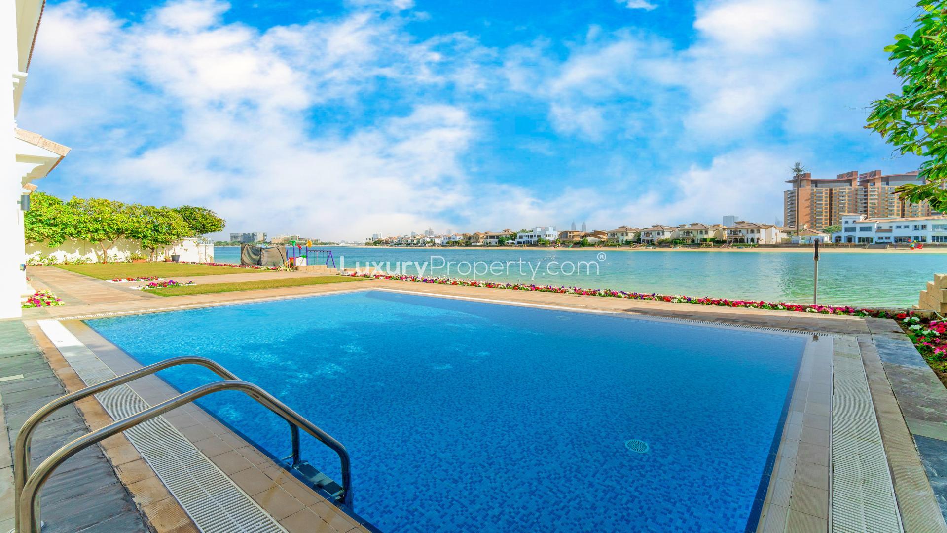 Luxurious Palm Jumeirah villa with private pool and garden, Signature Villas community