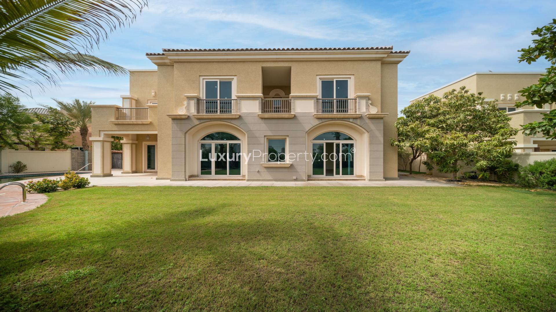 Villa with pool in Victory Heights, Dubai Sports City, view of Els Golf Course