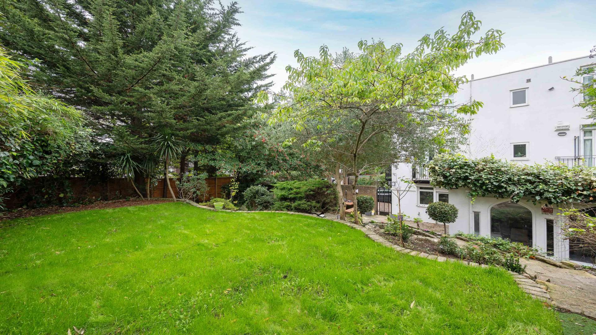Modern living room in 5-bedroom villa on Adelaide Road, Belsize Park, London