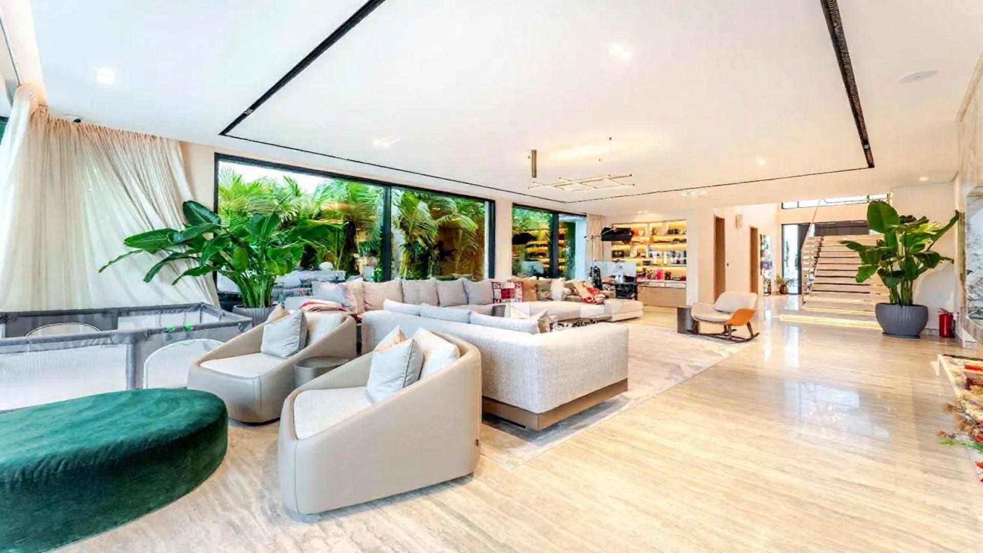 Luxury beachfront villa for sale in Palm Jumeirah, Garden Homes Frond M