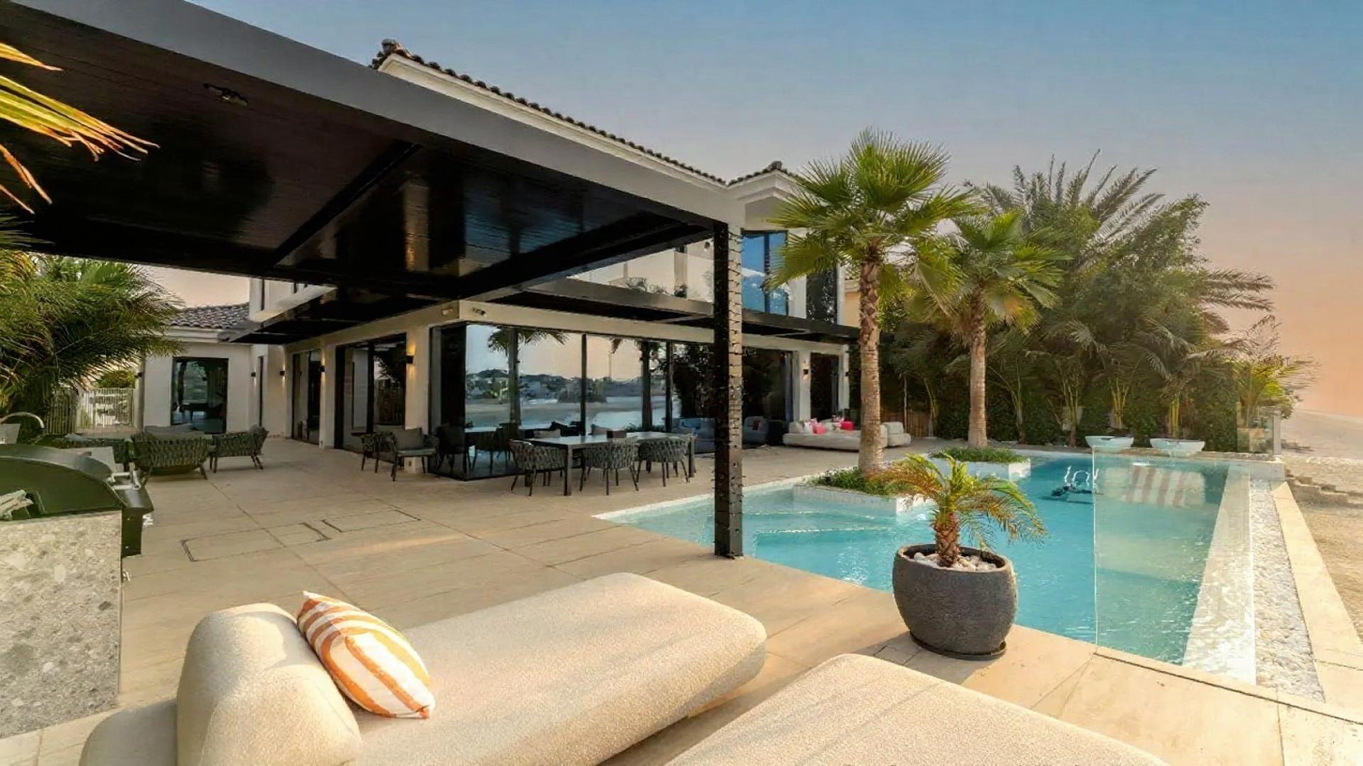 Luxurious living room in Palm Jumeirah villa, spacious with modern decor and natural light