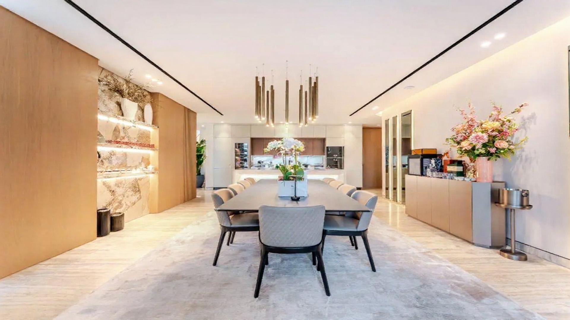 Luxury beachfront villa for sale in Palm Jumeirah, Garden Homes Frond M