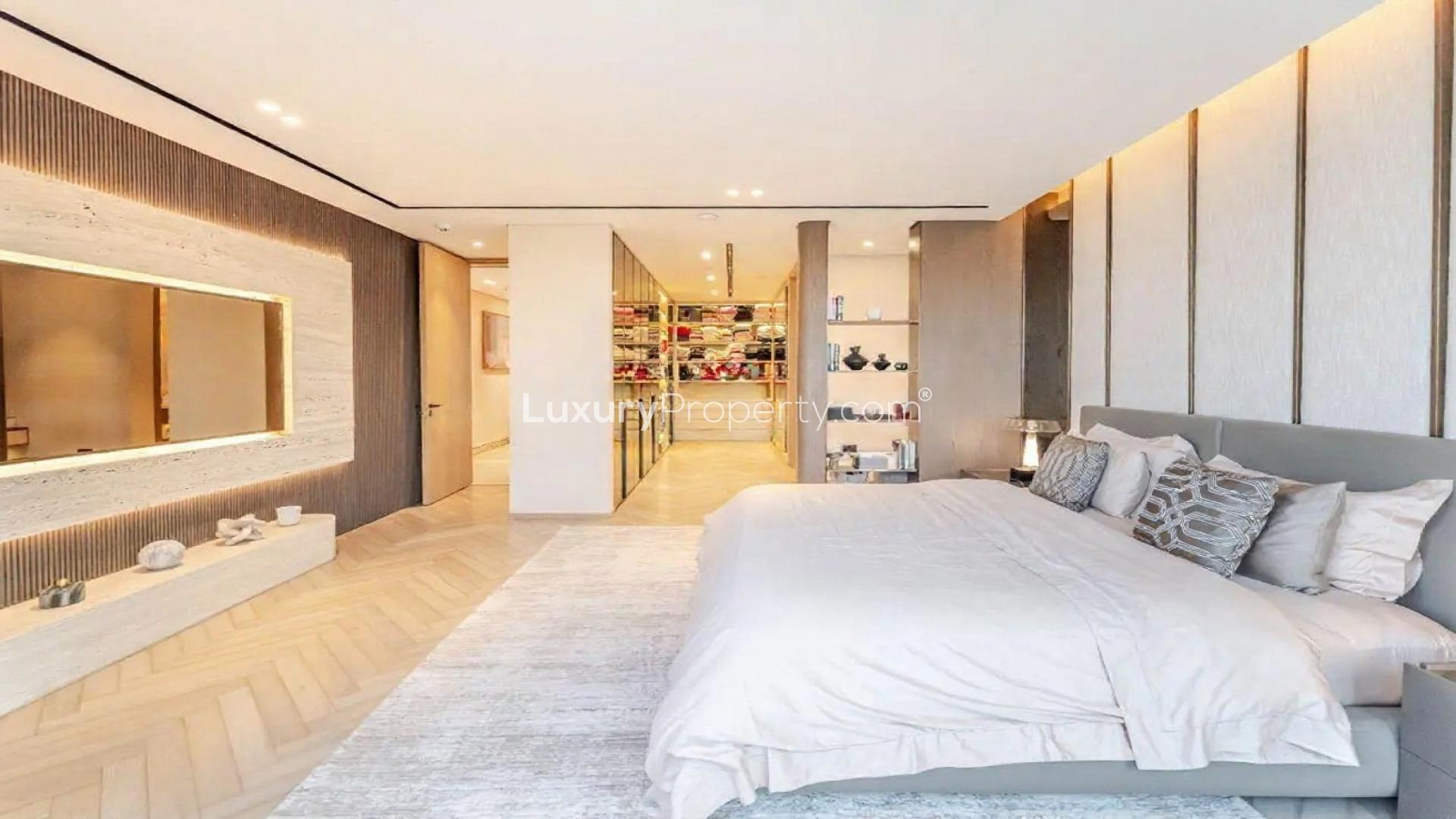 Luxurious living room in Palm Jumeirah villa, spacious with modern decor and natural light