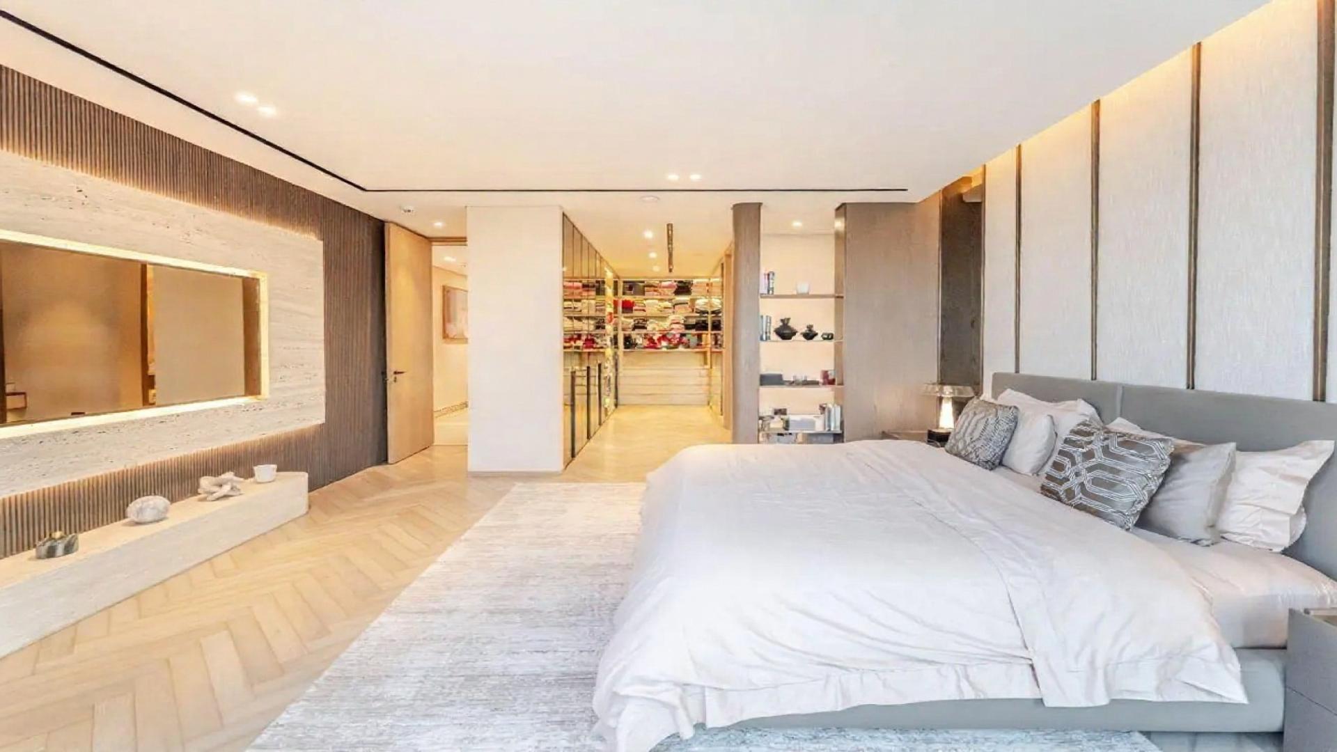 Luxurious living room in Palm Jumeirah villa, spacious with modern decor and natural light