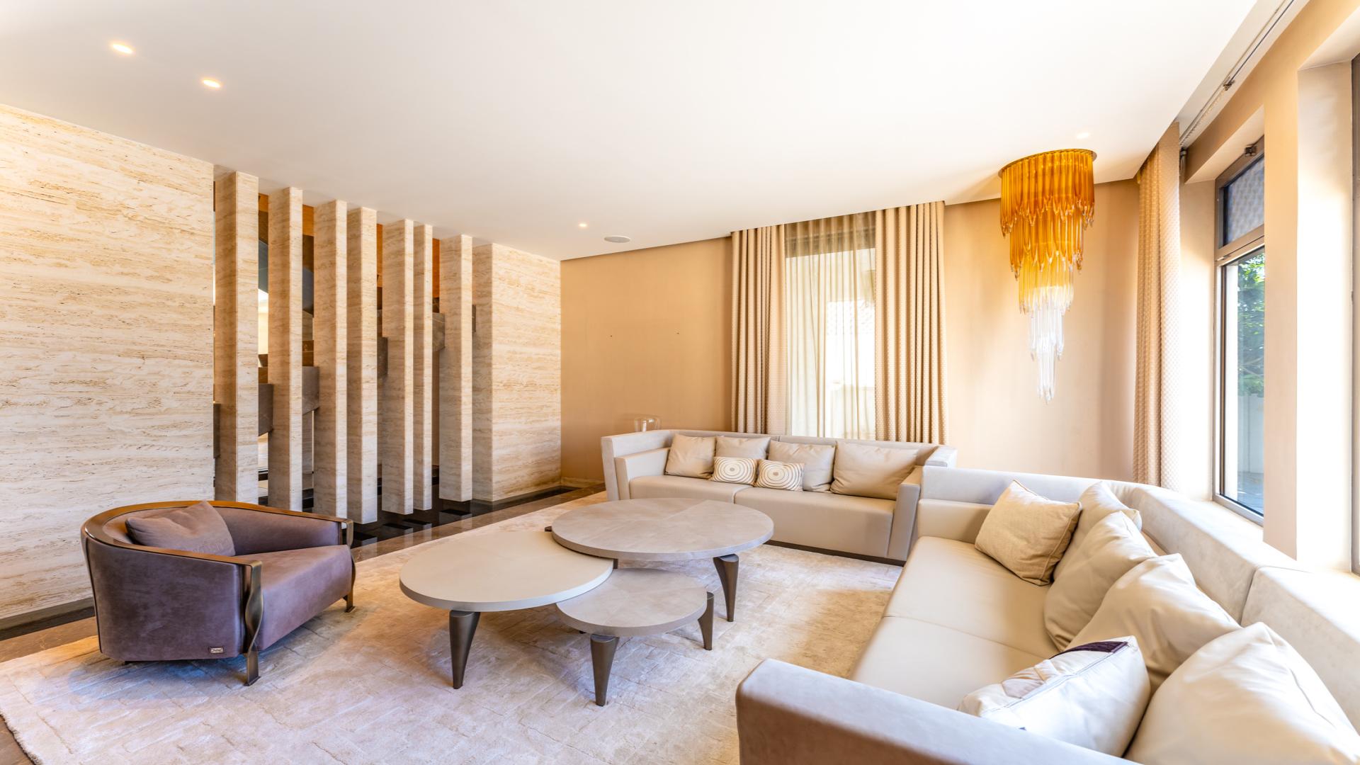 Lavish villa poolside view in Signature Villas, Palm Jumeirah, Dubai luxury real estate