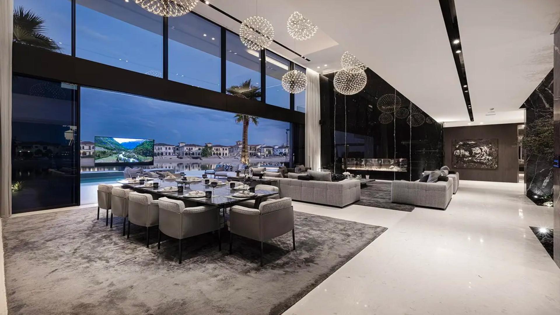 Luxurious 5-bedroom villa with modern design and palm trees, Palm Jumeirah, for sale