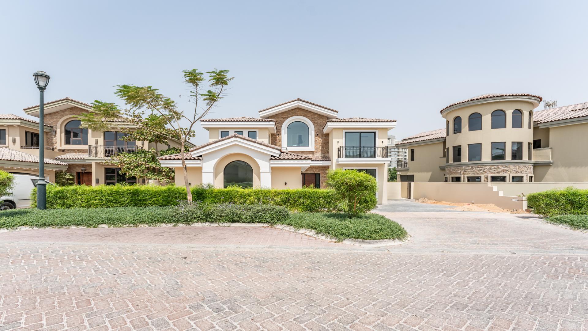 Upgraded five-bedroom villa with private pool, modern finishes in Jumeirah Golf Estates, Earth community
