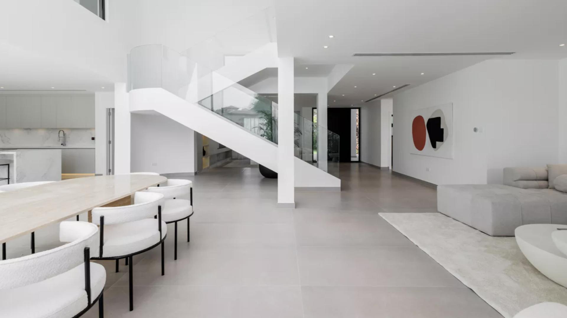 Modern kitchen in luxury Jumeirah Islands villa, featuring sleek cabinetry and high-end appliances