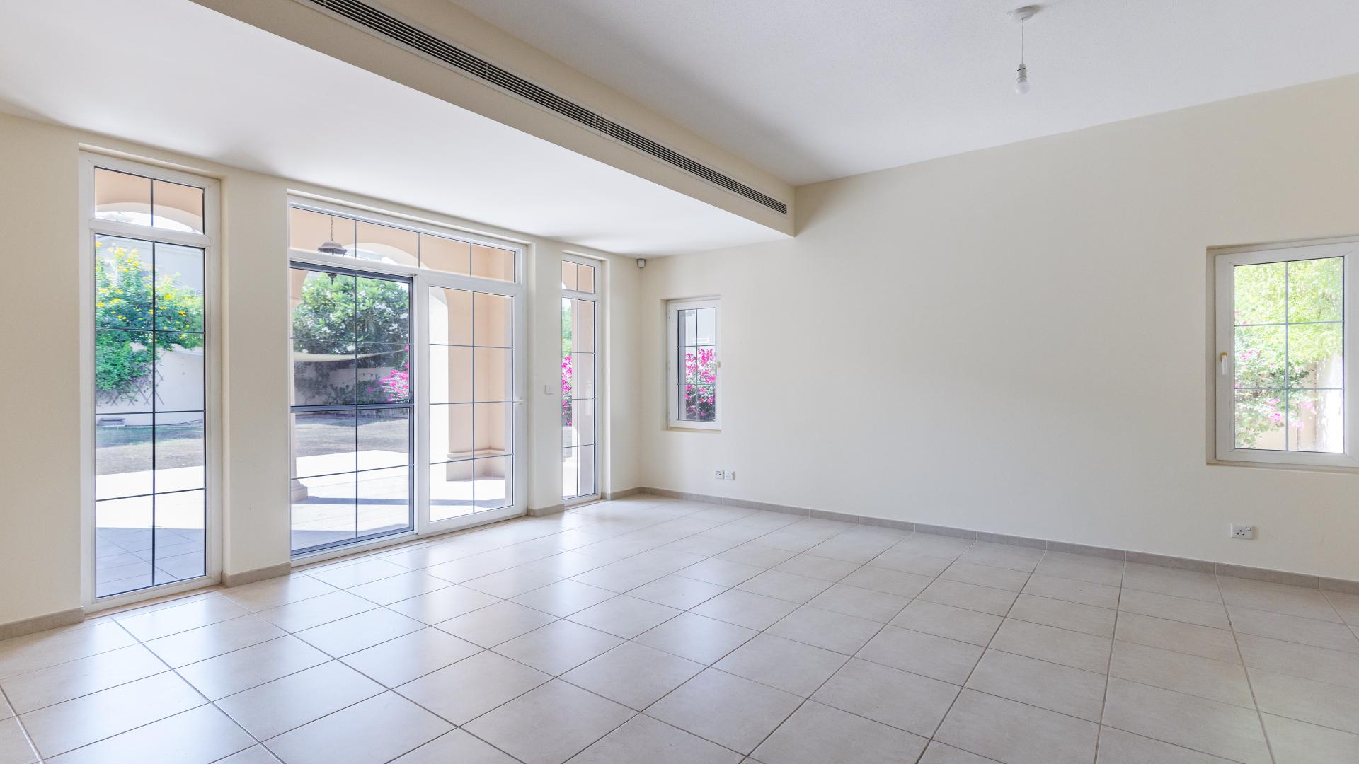 Spacious Santa Fe style villa with pool in Alvorada, Arabian Ranches for sale