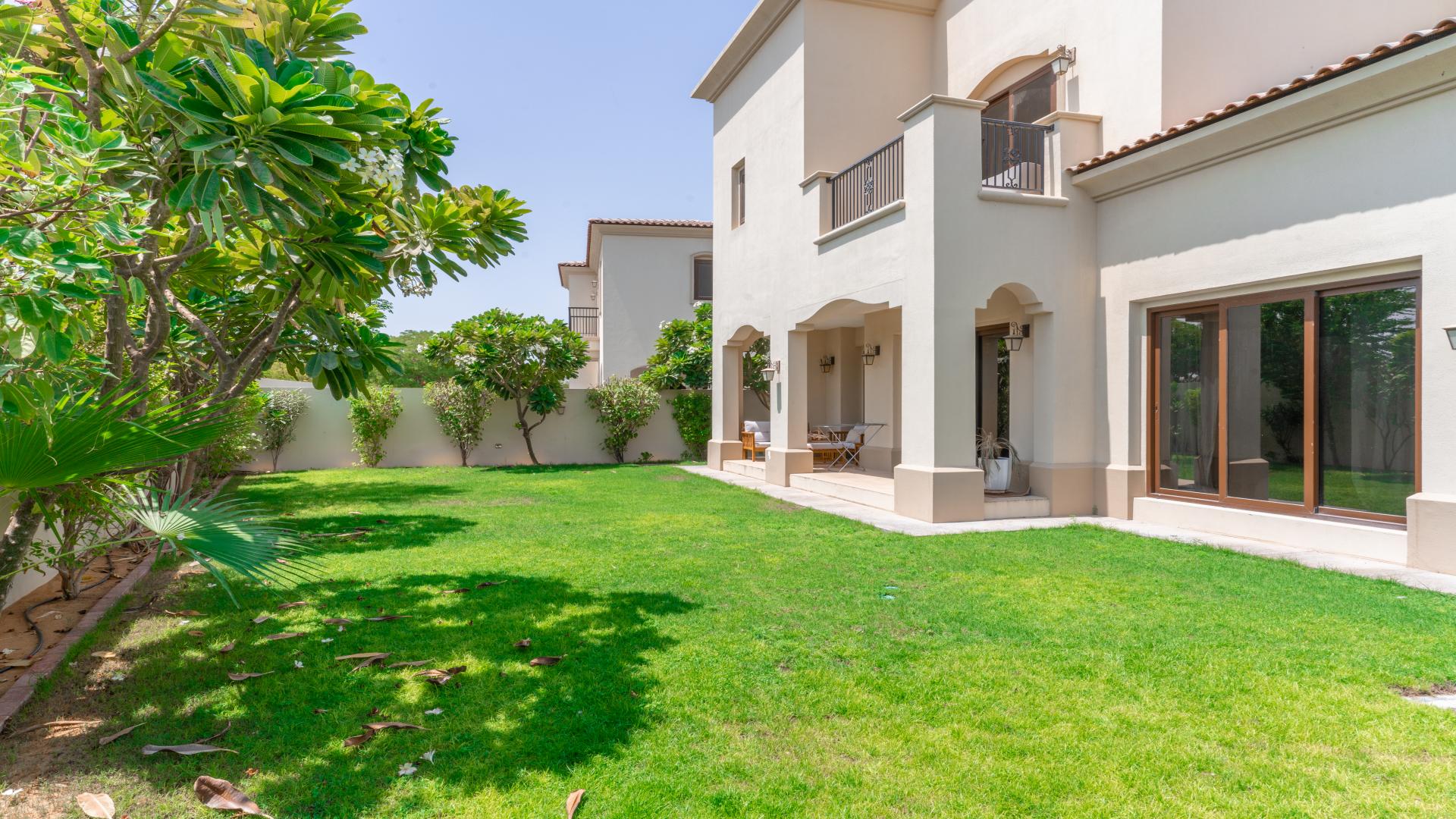 Immaculate 5 bed villa with large garden in Arabian Ranches, Aseel community