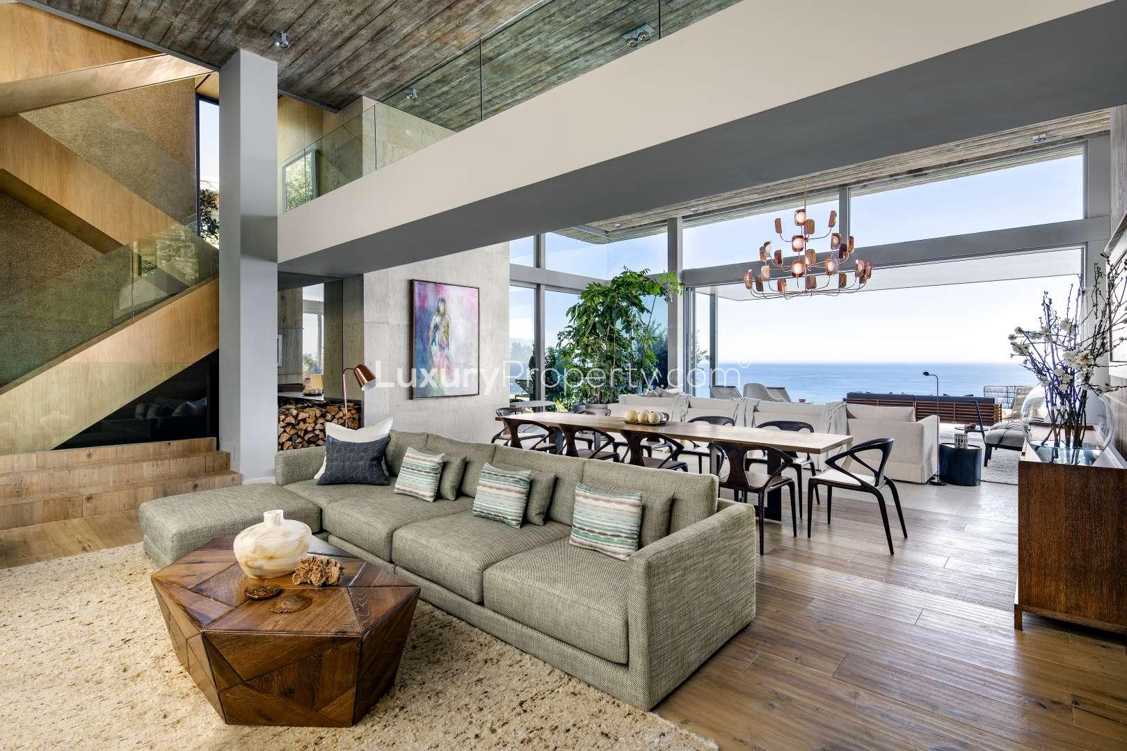 Contemporary villa with infinity pool and ocean view in Clifton, Cape Town for sale