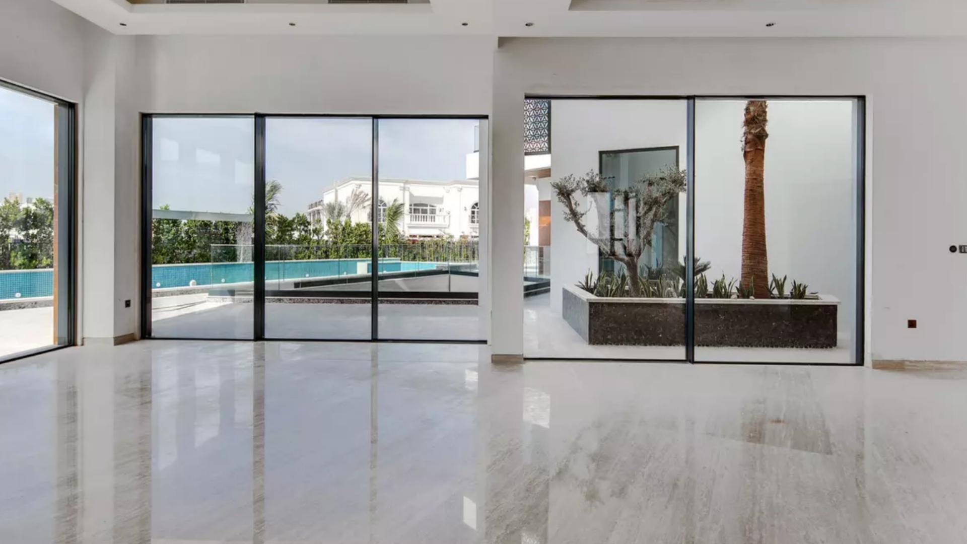 Modern kitchen in 5-bedroom villa, Parkway Vistas, Dubai Hills Estate, spacious and elegant design