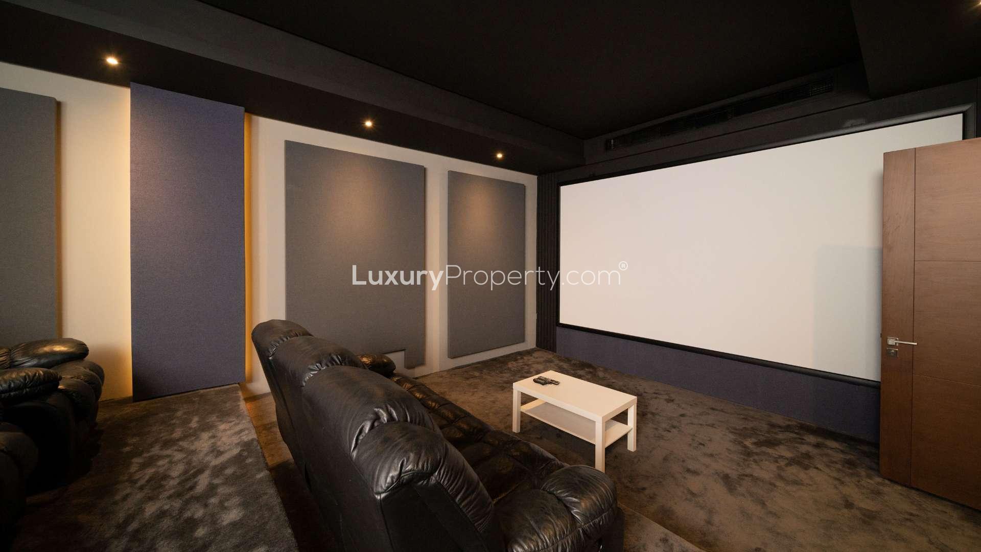 Modern villa with pool and garden in Jumeirah Golf Estates, Earth community