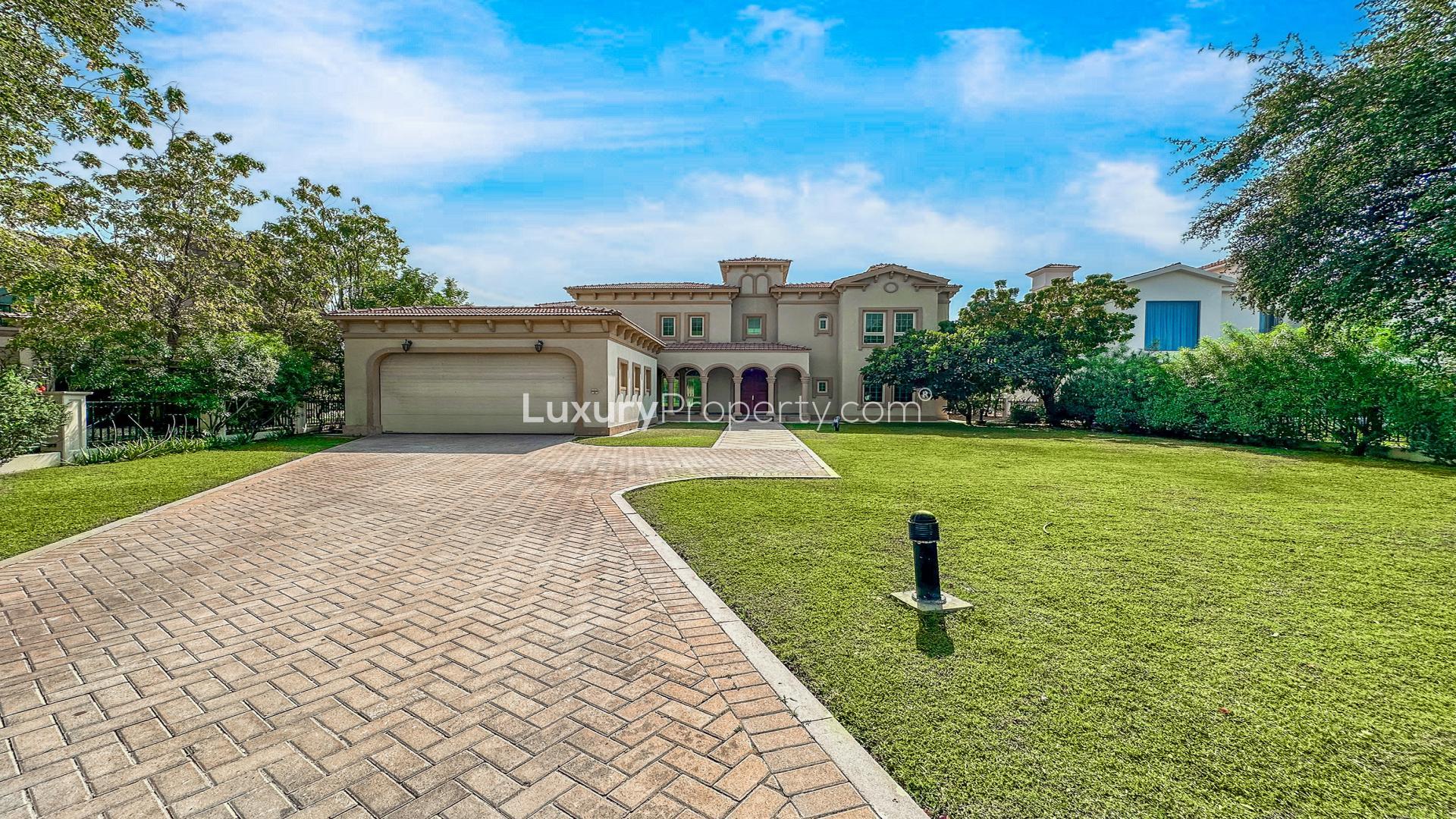 Lake View 5 Bed Villa To Sale In Master View, Jumeirah Island