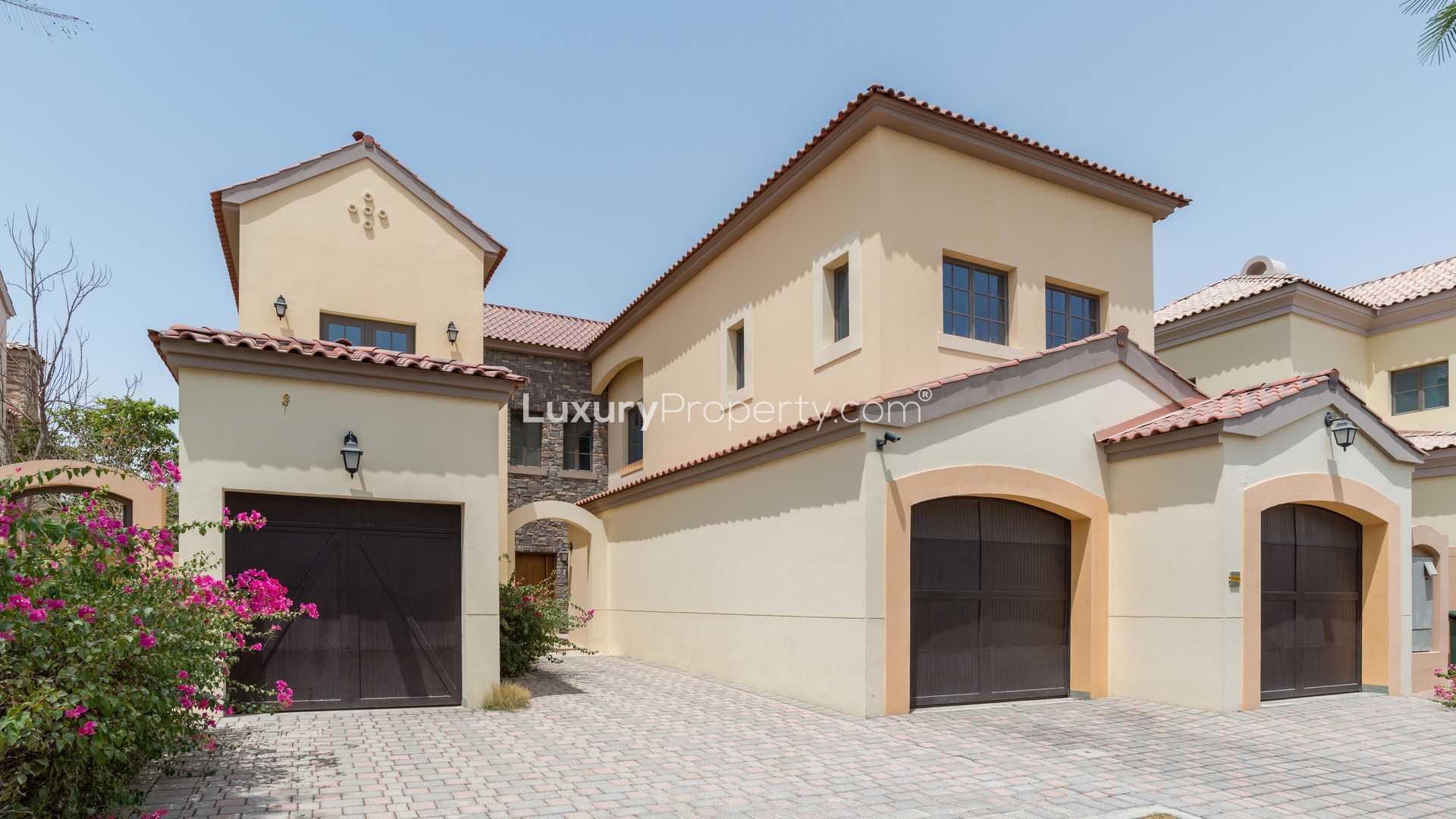 Elegant 5 Bedrooms Villa for Sale in Flame Tree Ridge