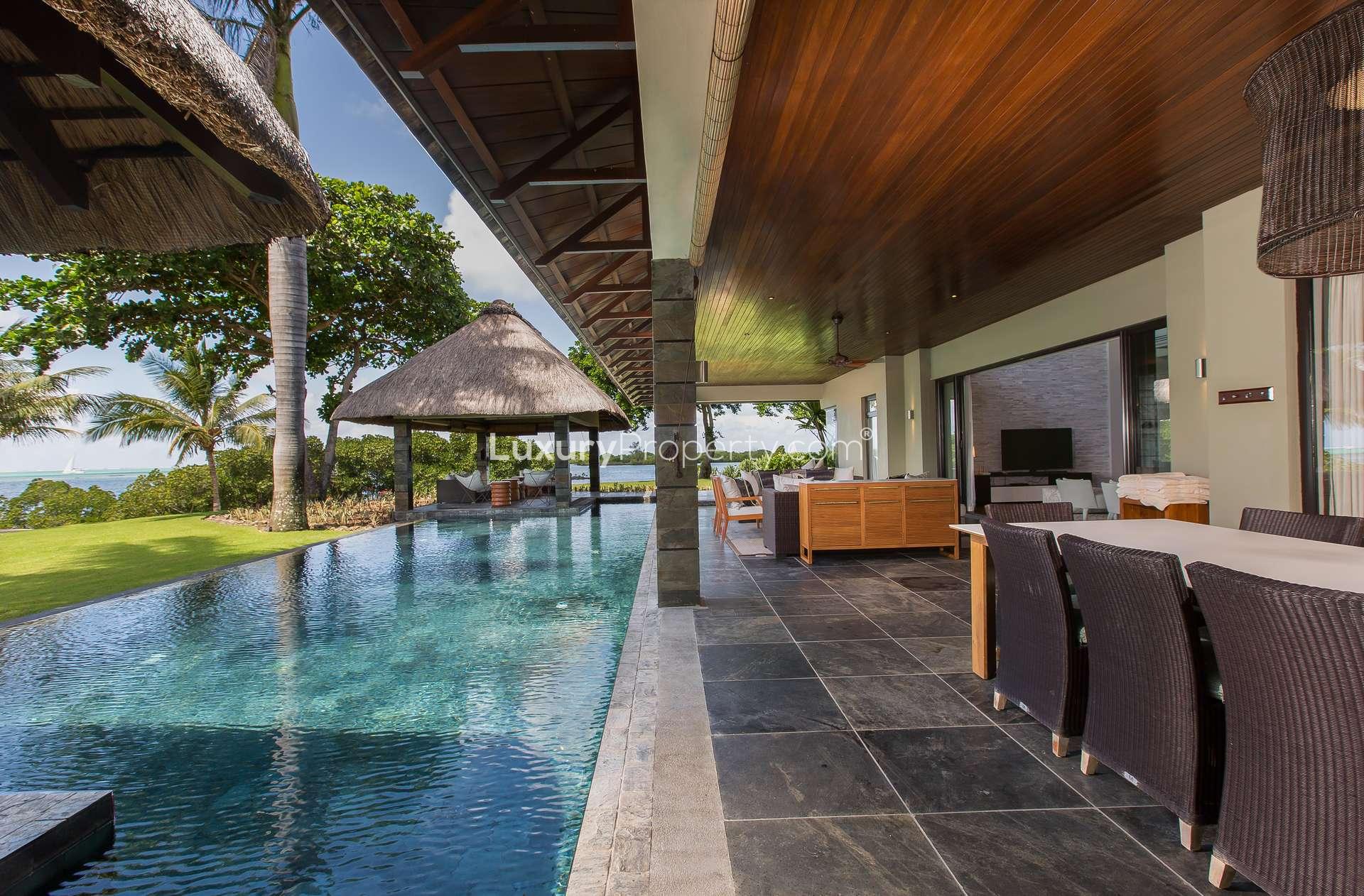 Luxurious living room in 5-bedroom villa at Four Seasons Residences, Mauritius