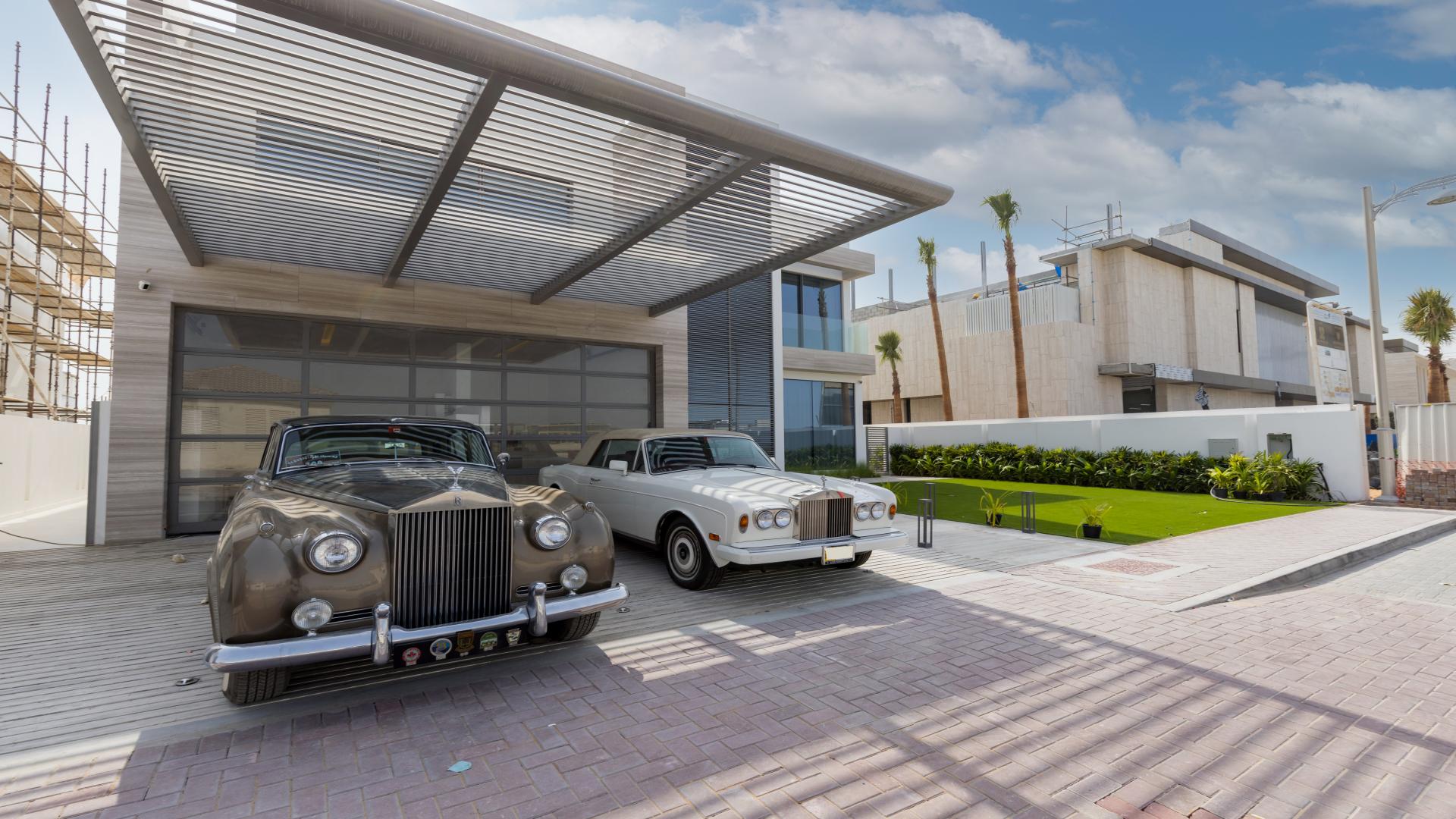 Contemporary beachfront villa exterior in Palm Jumeirah, Dubai, for sale, LP12133