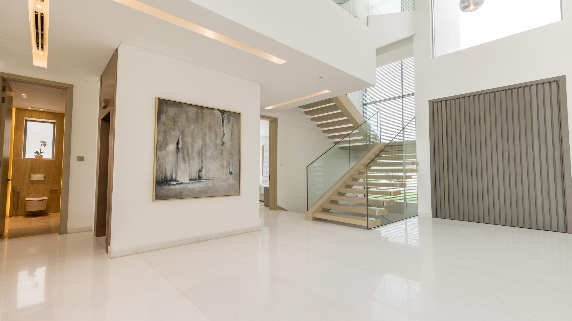 Modern dining and kitchen area in Palm Jumeirah 5-bedroom villa, Garden Homes community