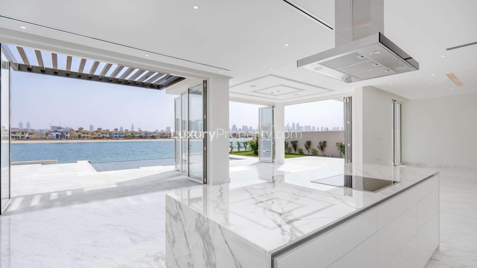 Modern kitchen with marble countertops in Palm Jumeirah villa, Garden Homes, Dubai