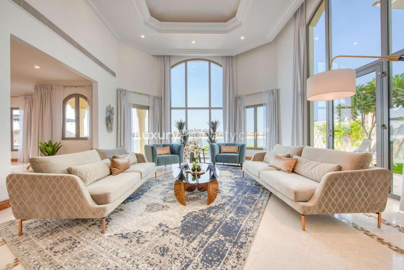 Garden Home Villa with lush landscaping on Palm Jumeirah, available for short-term rent