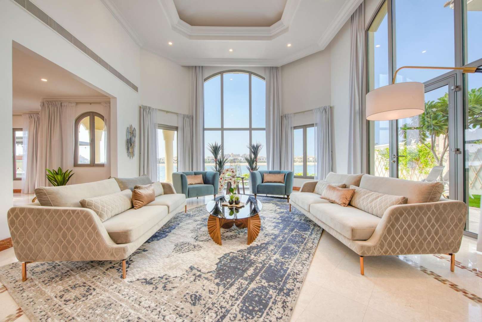 Garden Home Villa with lush landscaping on Palm Jumeirah, available for short-term rent