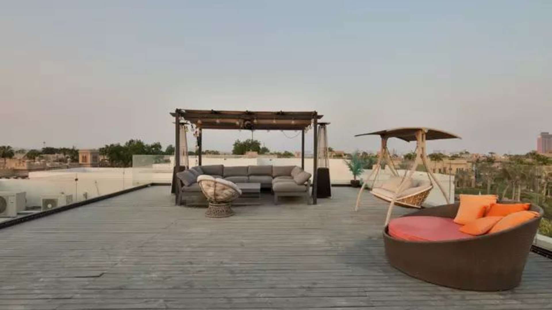 Modern villa exterior with pool, Garden Homes, Palm Jumeirah. 5-bedroom luxury property for sale