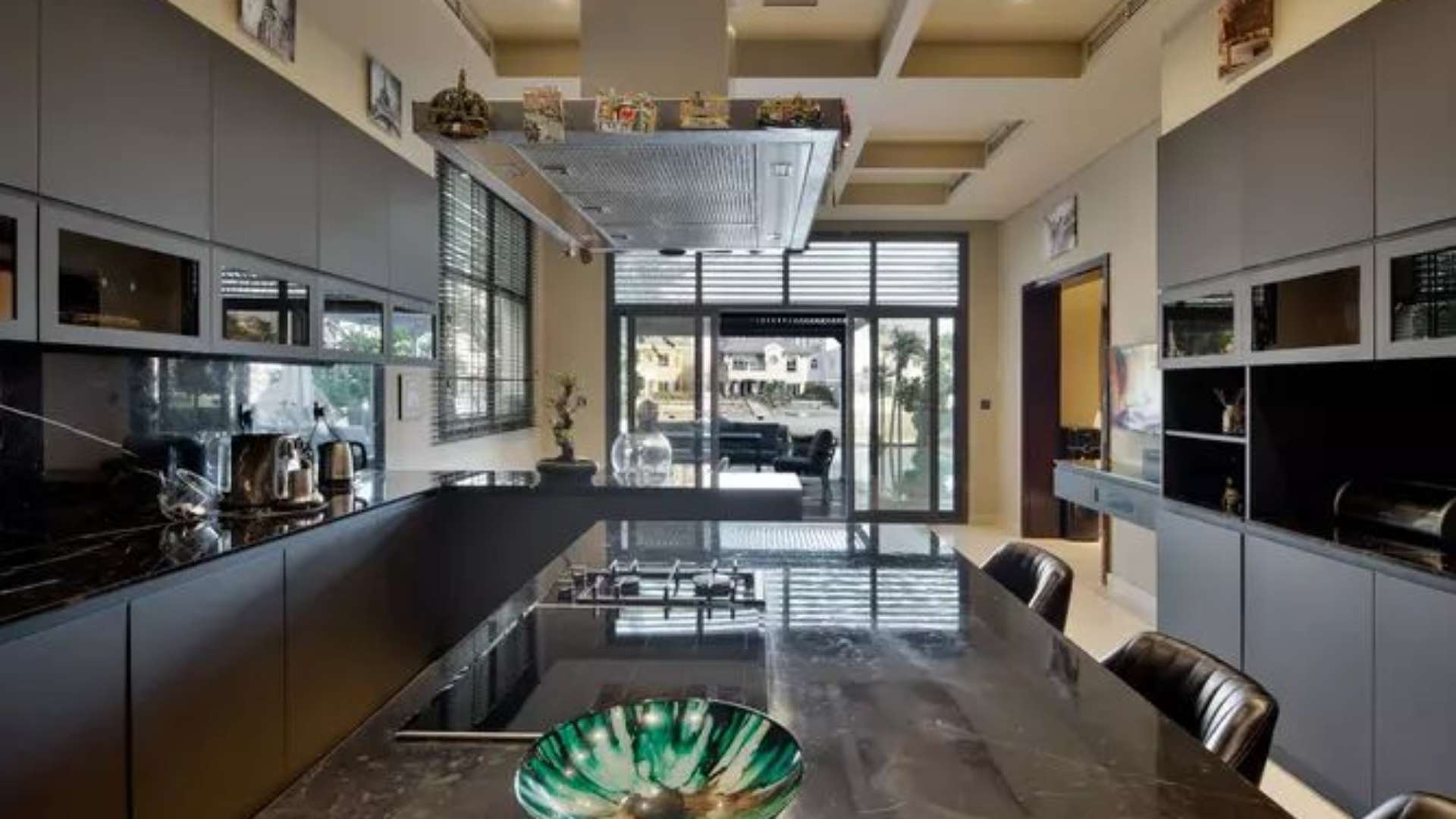 Rooftop terrace with seating in modern villa, Garden Homes, Palm Jumeirah for sale