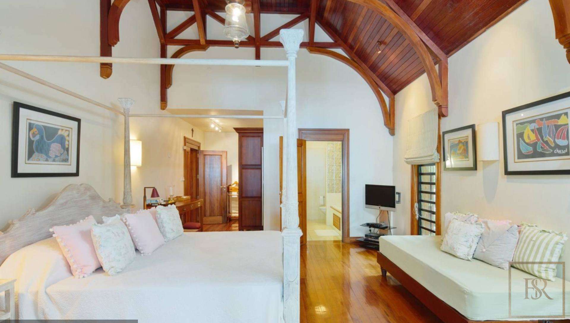 Luxurious 5-bedroom villa with pool in Grand Bay, North Mauritius, for sale