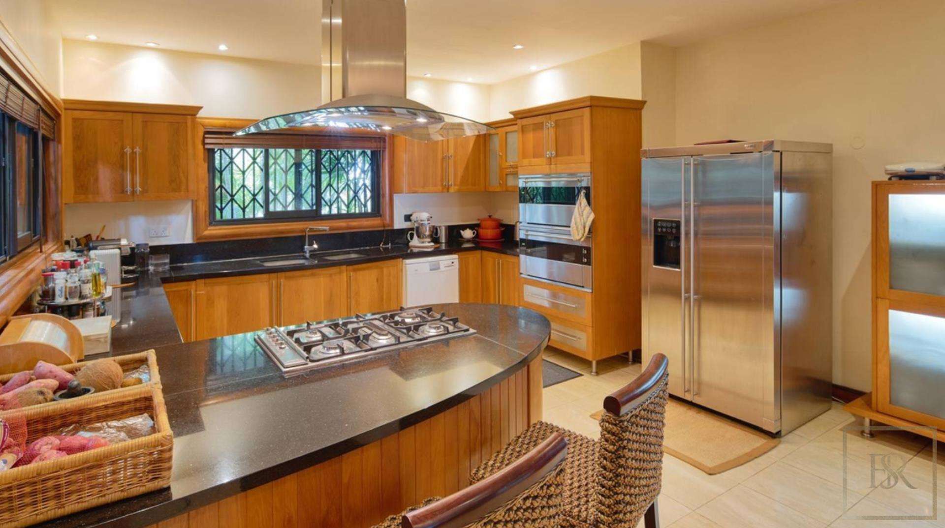 Gorgeous 5-bedroom island villa with pool, lush garden in Grand Bay, North Mauritius